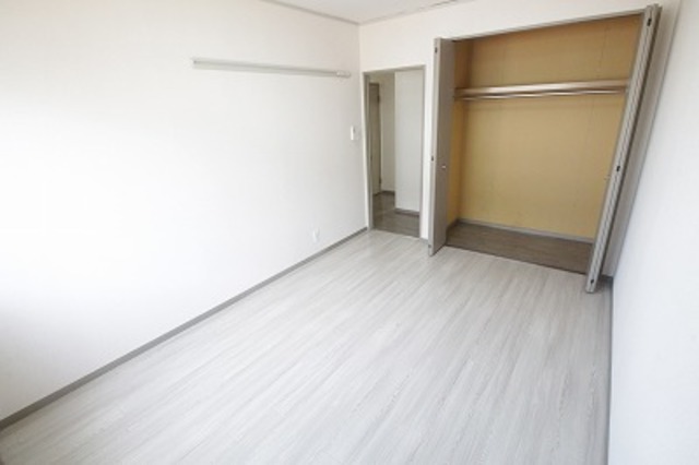 クレッセント荻川 102 収納