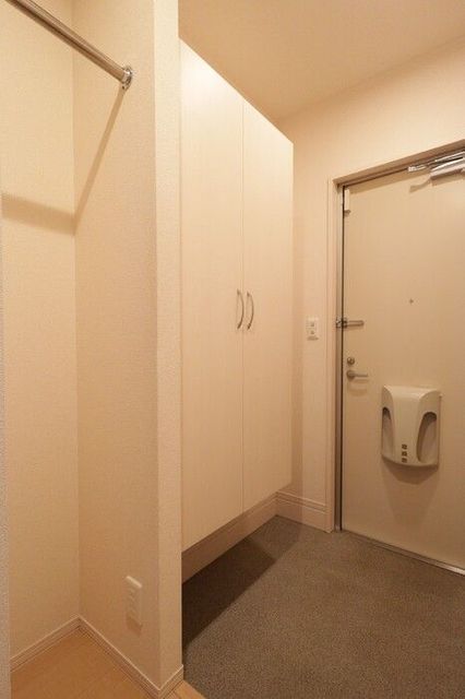 ロイヤルタウン　Ⅱ 105 玄関