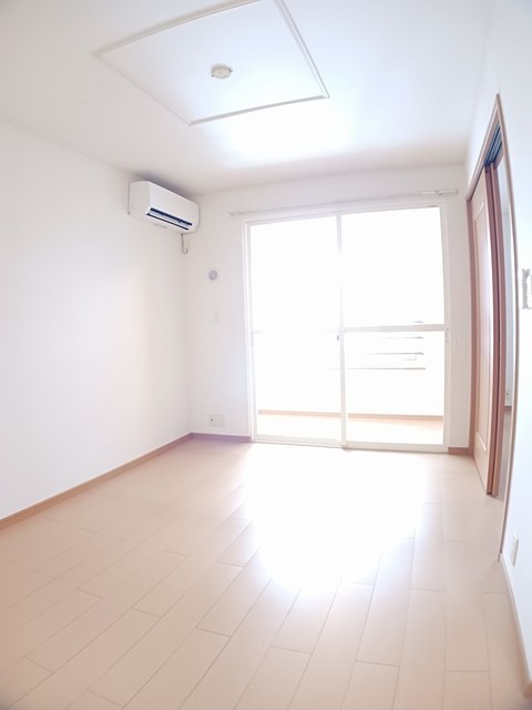 サンクレスト若草 204 リビング