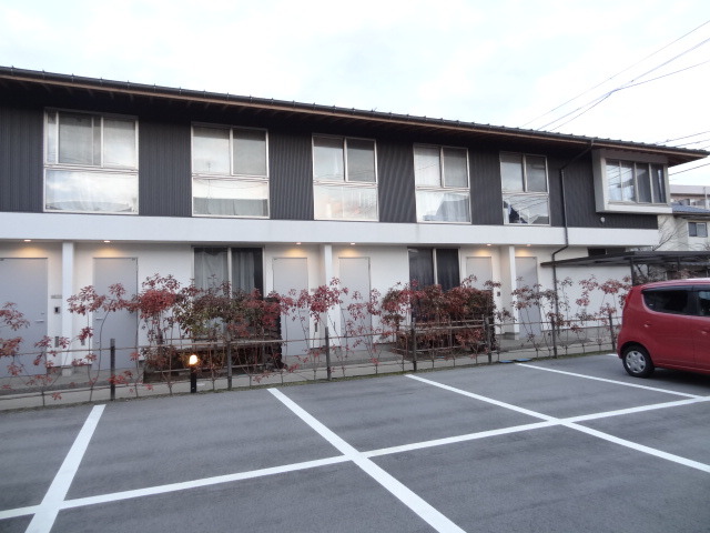 Ａｐａｒｔｍｅｎｔ十三 105 駐車場