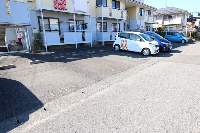 プルミエール萌木野 201 駐車場