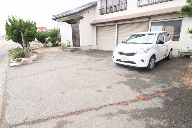 オートモービル 1 駐車場