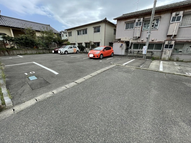 メゾンシャローム 103 駐車場
