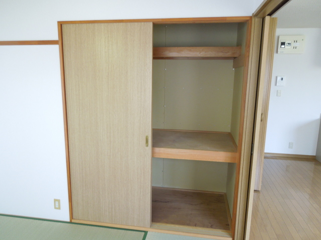 サンハイツ　B 203 収納