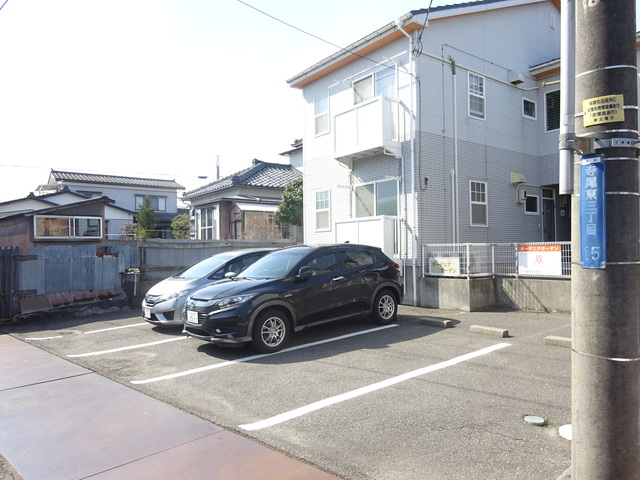 ガーデニアガーデン 103 駐車場