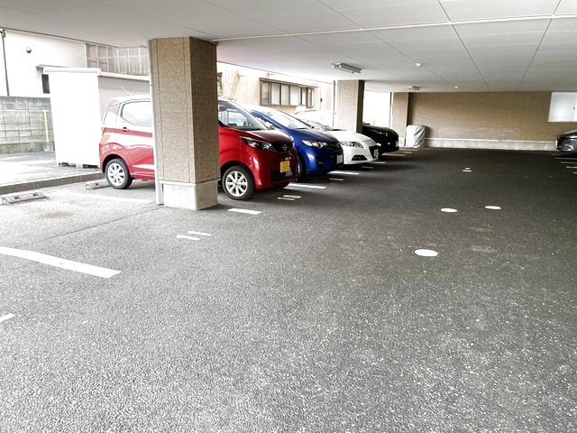 ヒルズ白山浦 303 駐車場