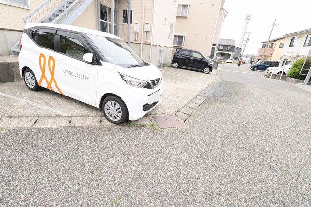 コーポトップ 107 駐車場