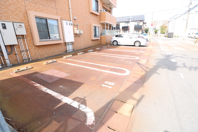 ファーストクラス牡丹山 106 駐車場