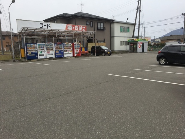 フロレアーレ 301 駐車場