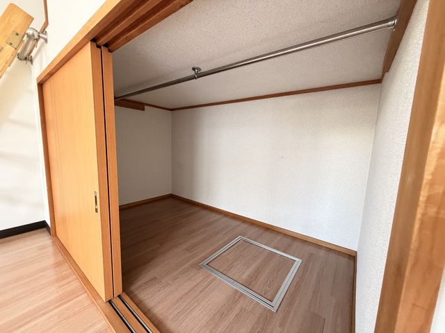 スカイラークヒルズ 102 収納