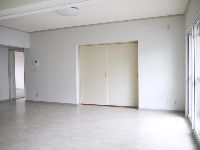 テレパレス中山　１号館 101 リビング