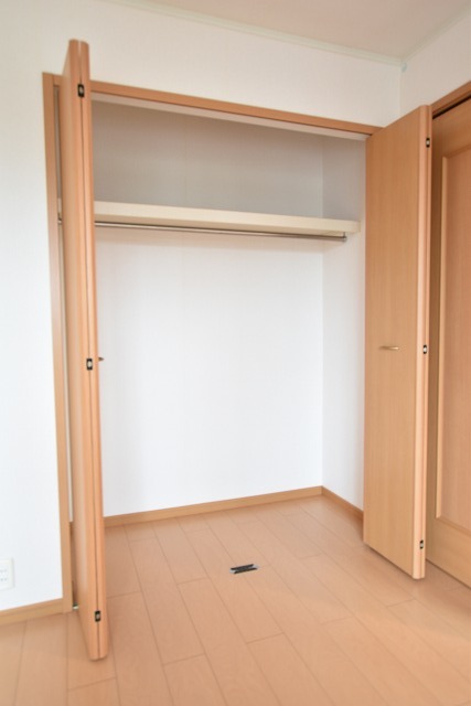サンクレスト若草 202 収納