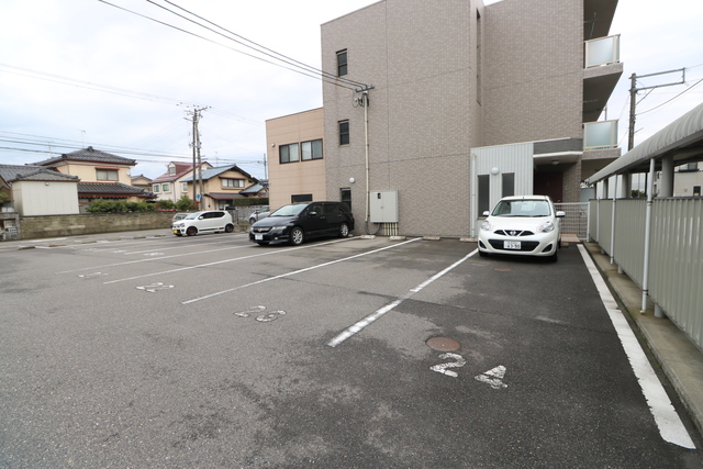 ドルチェ（竹尾） 101 駐車場