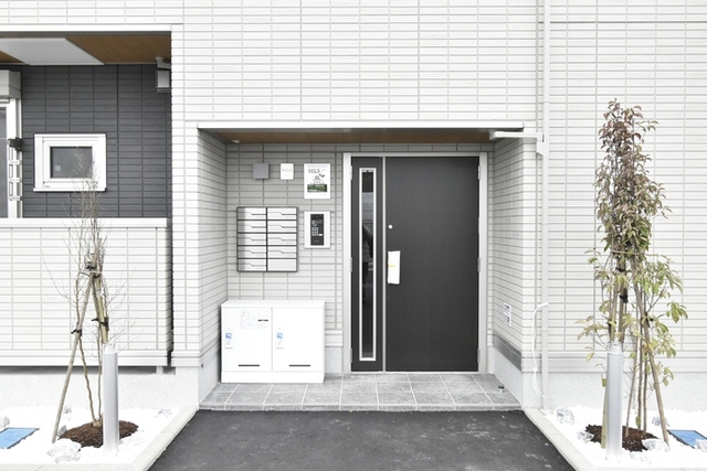 Ｄ‐ＲＯＯＭ女池上山Ⅰ 202 玄関