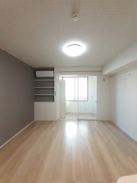 ルーエ西本成寺Ⅲ 104 リビング