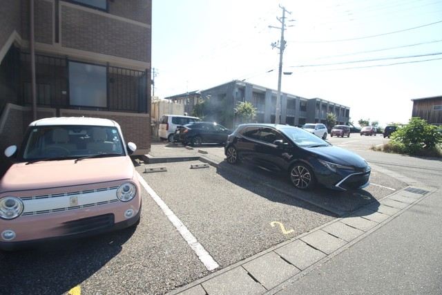 ビアン・ヴィー・ミサキ 503 駐車場
