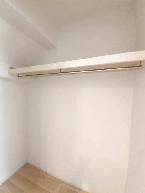 ルーエ西本成寺Ⅲ 104 収納