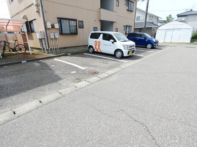 ルネス坂井A 2-1 駐車場