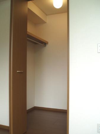ロイヤルタウン松崎　Ｂ 102 収納