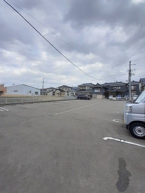 ラッフィナート 204 駐車場