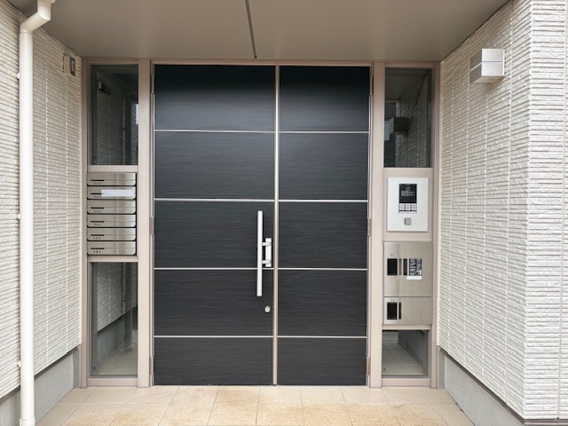 シェノン川崎 102 玄関