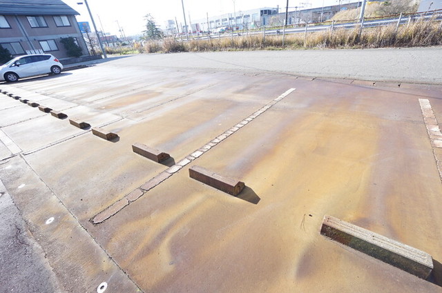 リベール　B 201 駐車場