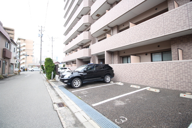 BUENA川端町４丁目弐番館 102 駐車場