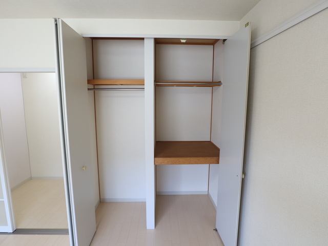 クレセントソフィア 202 収納
