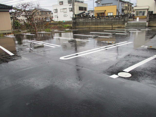 メゾンフィガロ 303 駐車場