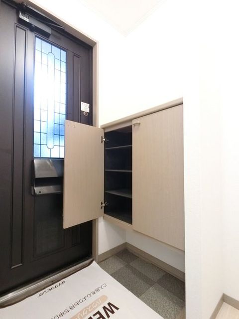フォンティーヌ白銀　A 102 玄関