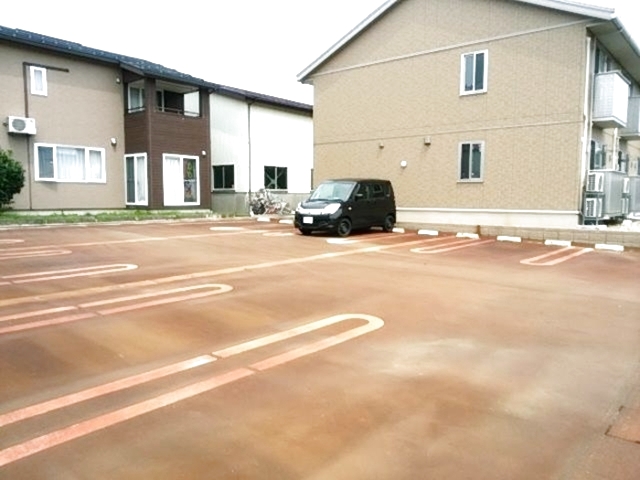 リッシュ沢田 101 駐車場