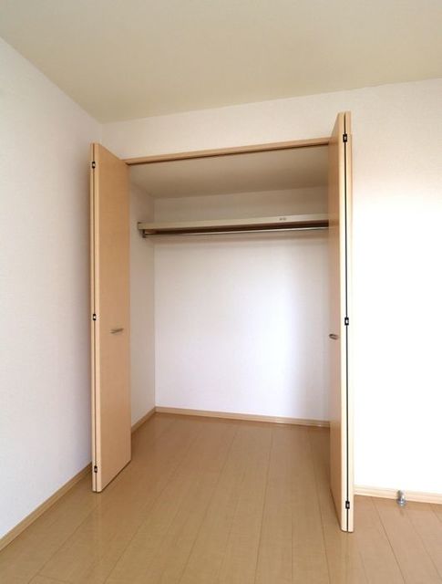 クレールヴィラ三和　B 102 収納