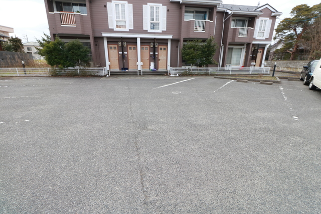 ストロベリーヒルズ 101 駐車場