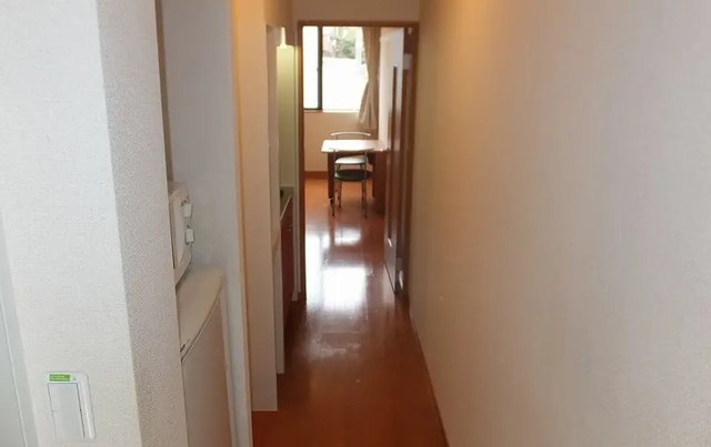 レオパレス白新 105 玄関