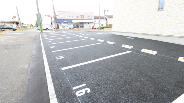 Common北葉町 201 駐車場