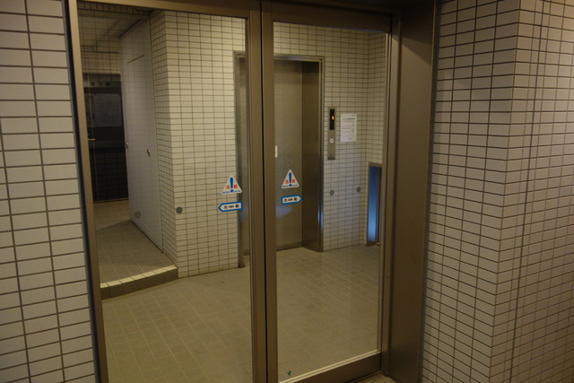 ローザ東中通 602 玄関