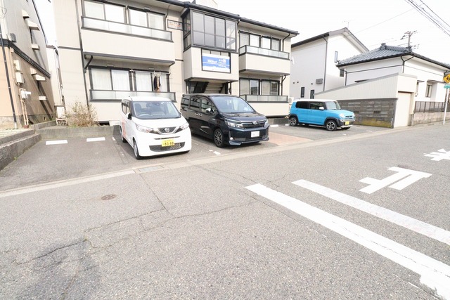 サングランデ 202 駐車場