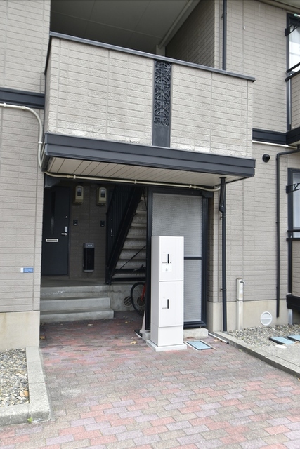 ロイヤルガーデンコート　C 202 玄関