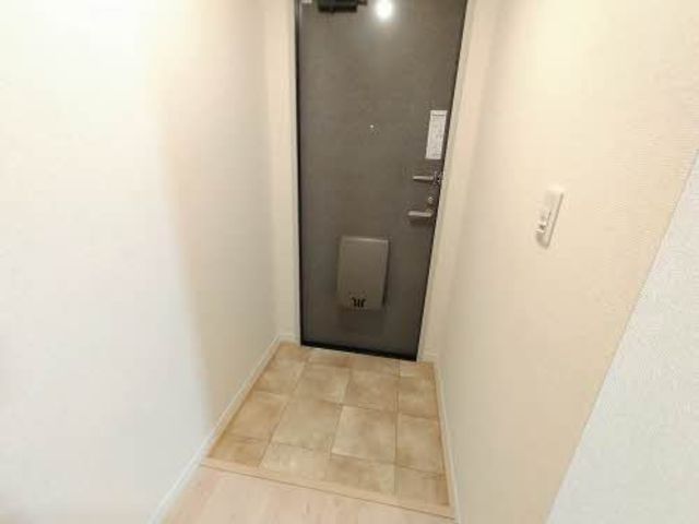 エバーグリーン　B 202 玄関