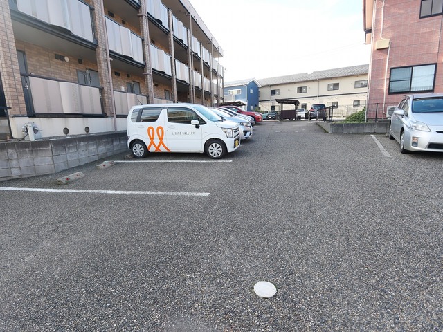 メゾン・ド・サラ 103 駐車場