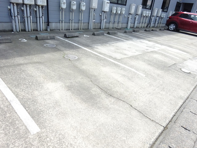 ハイツパッシフルＩ 204 駐車場