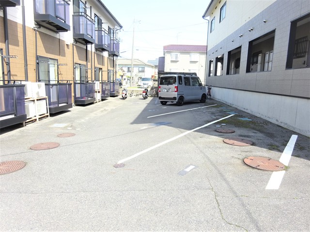 ピュアサンセット B102 駐車場
