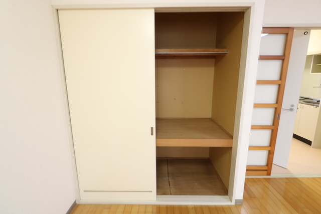 ヴィラ逢谷内 202 収納