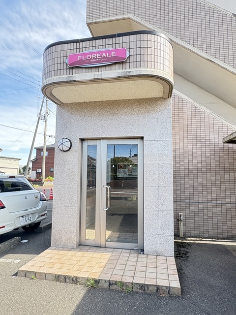 フロレアーレ 301 玄関
