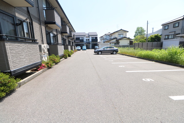 ヴェルドミール 107 駐車場