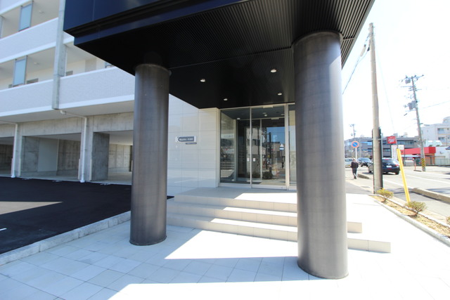 モーント米山弐番館 405 玄関