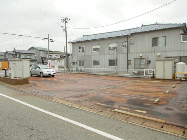 ヌーベルオーブ 102 駐車場
