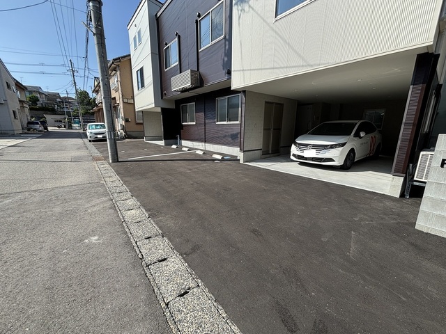 Garatte　F 1 駐車場