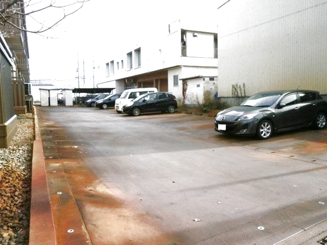アムール 106 駐車場