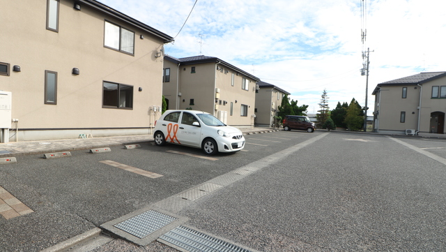 ミピアーチェ　B 102 駐車場